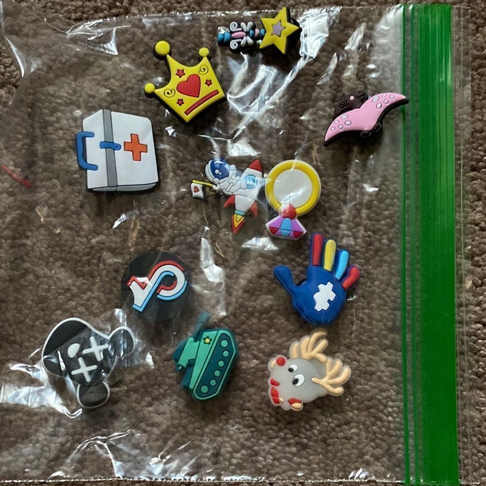 11 pcs random shoe charms